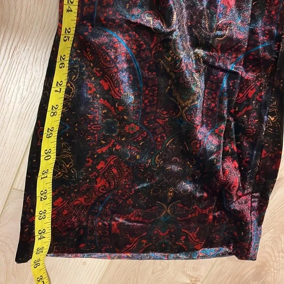 L'agence Lane Flared Trouser in Black & Red Medallion Paisley, sz 10 - Picture 15 of 16